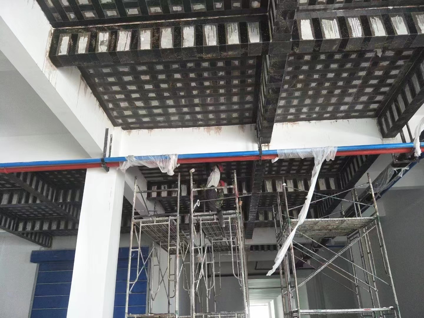 扬州一酒店梁，楼板碳纤维加固施工